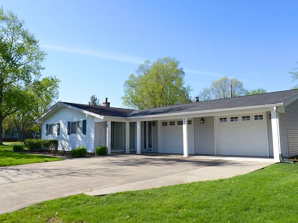 821 Tomahawk Dr, Ottawa, IL 61350