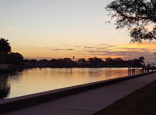 1876 1/2 Coffee Pot Blvd NE, Saint Petersburg, FL 33704
