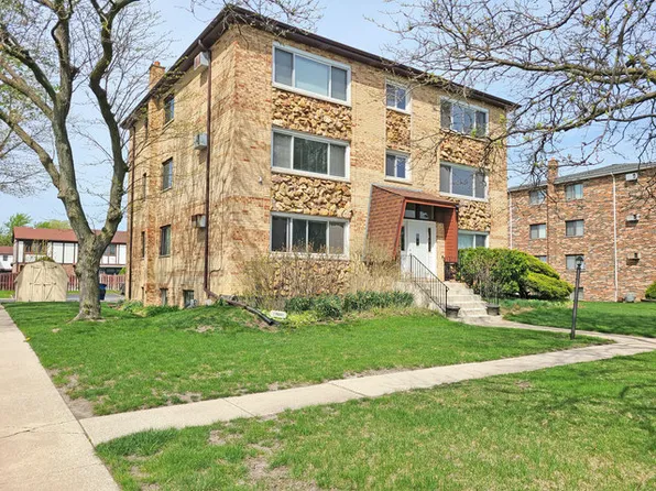 2 Paxos Dr APT 1W, Palos Hills, IL 60465