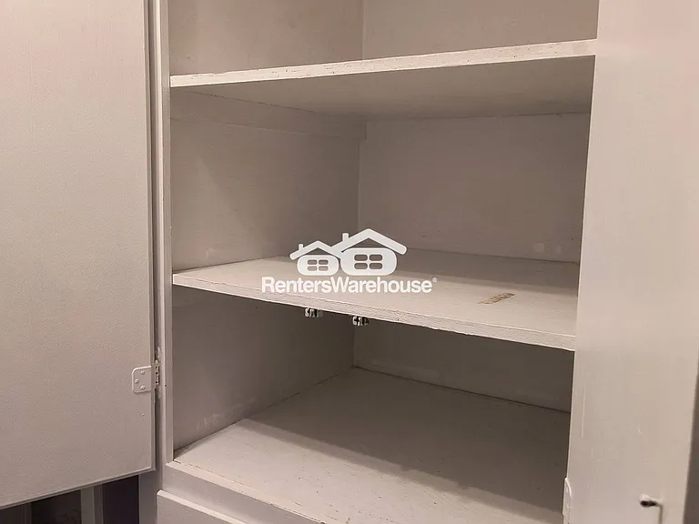 1901 Emerson Ave S #102 — Photo 24