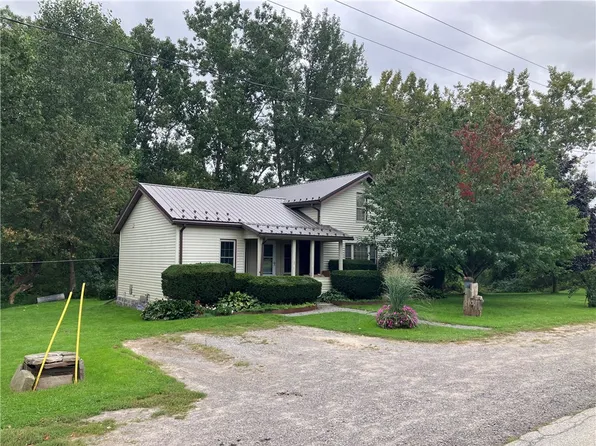 2099 Swett Rd, Lyndonville, NY 14098