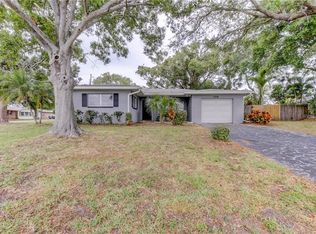 196 Overbrook St W, Belleair Bluffs, FL 33770