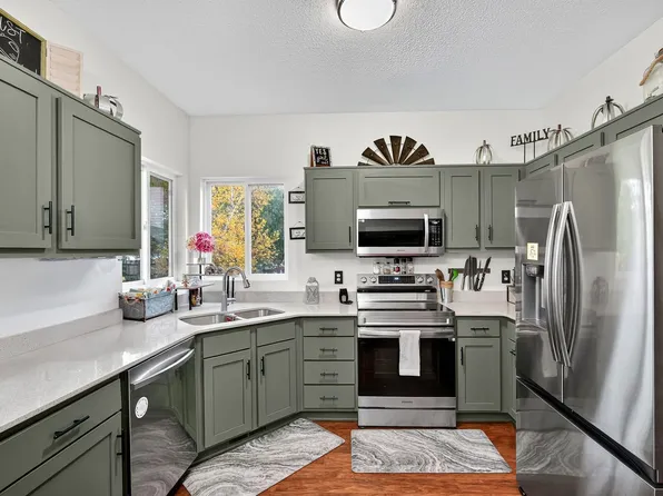 1122 62nd St, West Des Moines, IA 50266