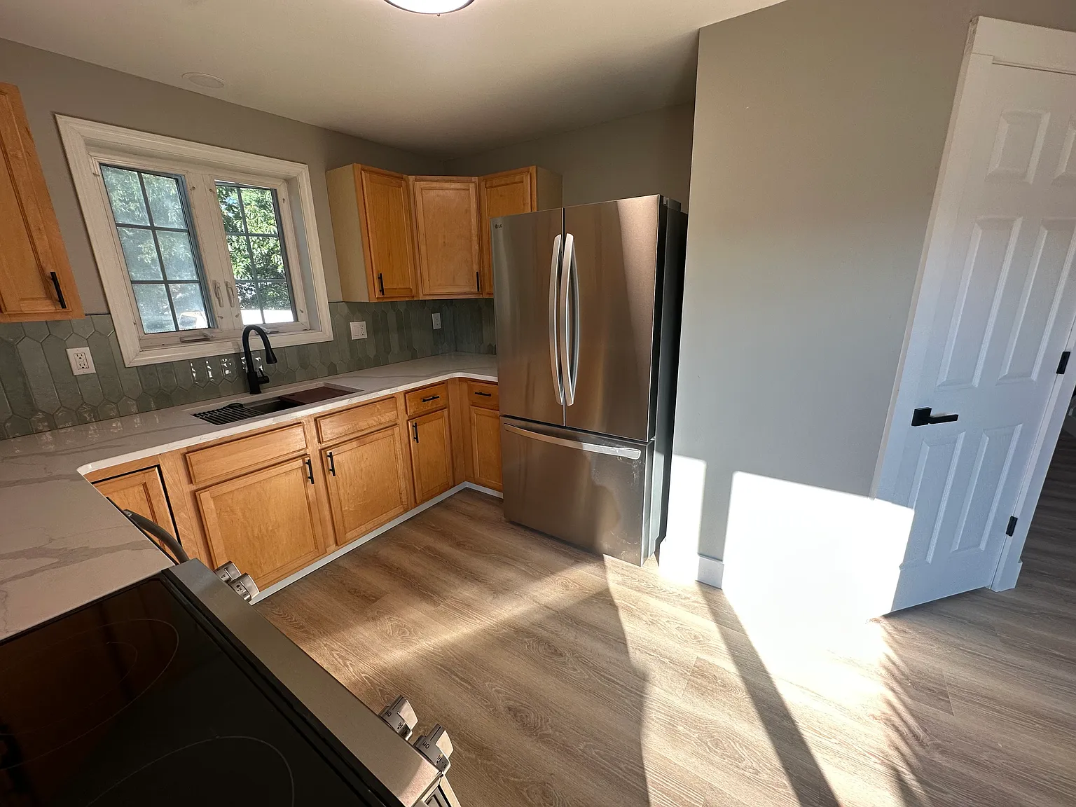 3 bed, 1060 sqft, $2,900 — Photo 2