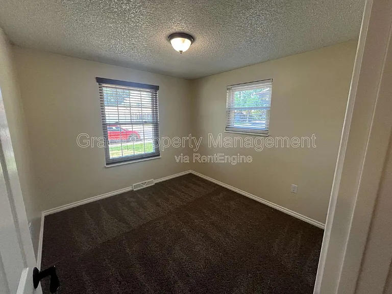 830 S 7th Ave — Photo 13