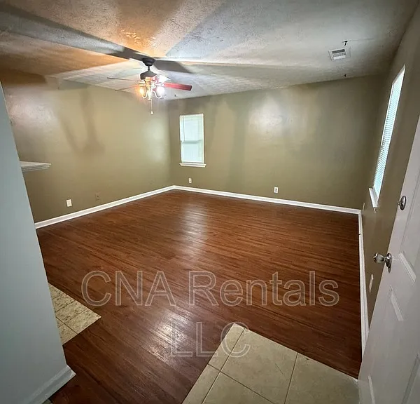 901 Westland Dr SW — Photo 2