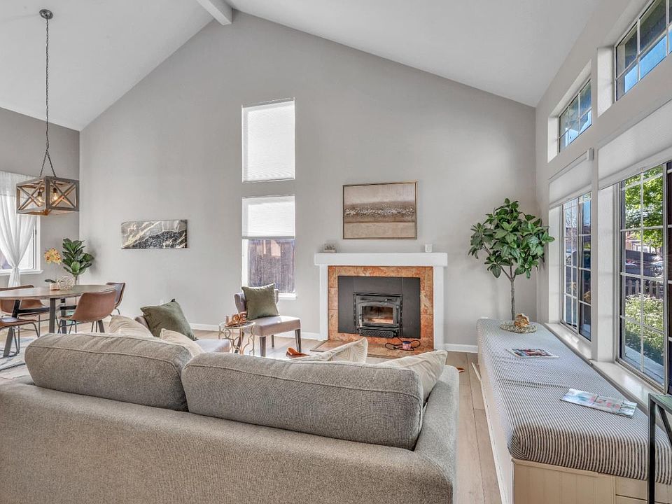 1st image of 810 Coventry Cir