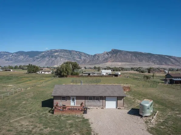 19 Heather Rd, Cody, WY 82414