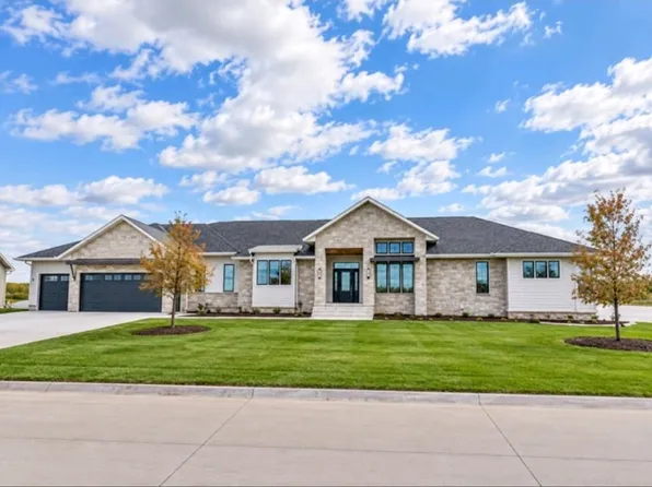 27510 Sandstone Dr, Columbus, NE 68601