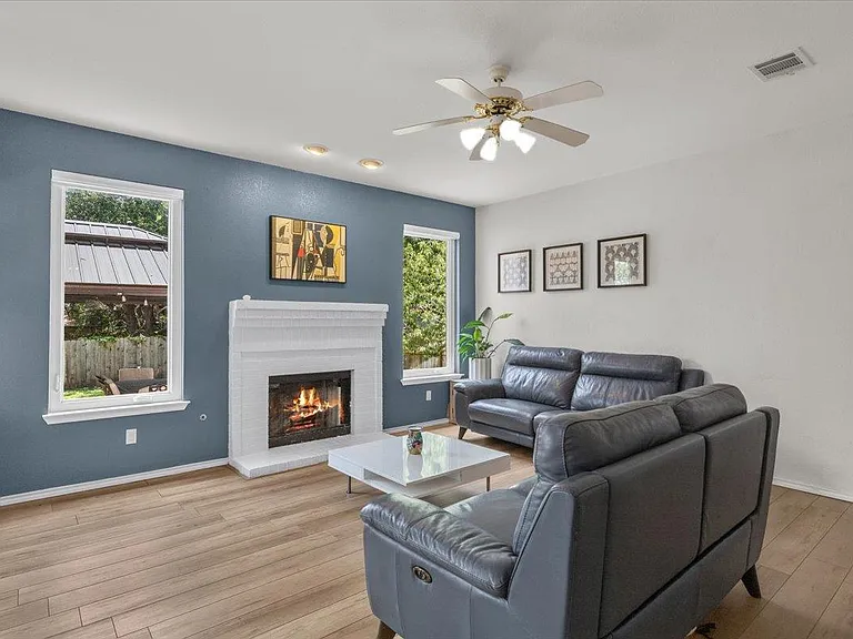 706 Hilltop Dr — Photo 5