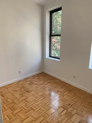 Rented by M.Grossman R.E. Management | media 21