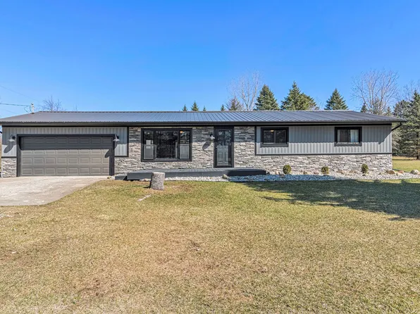 10104 White Rd, Linden, MI 48451