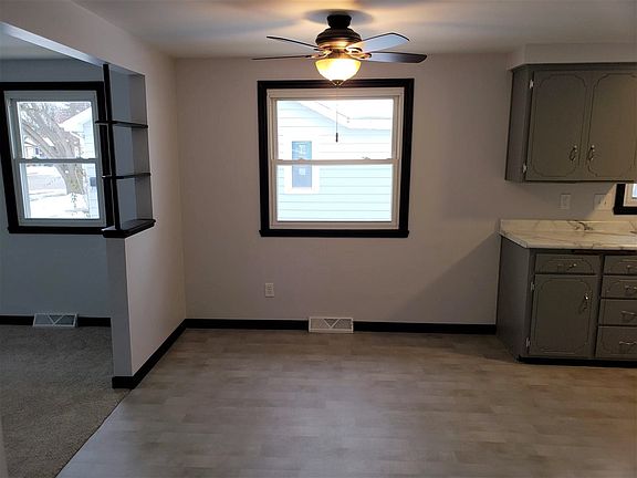 Dinette with ceiling fan.  Home does have C/A too!