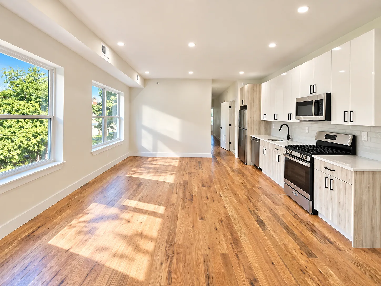 4 bed, 900 sqft, $3,100 — Photo 2