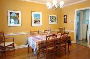 Chair rail & crown molding.