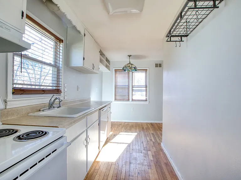 124 Mayflower St — Photo 3