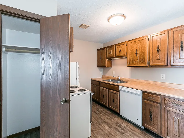 4225 N 60th St #5 — Photo 3