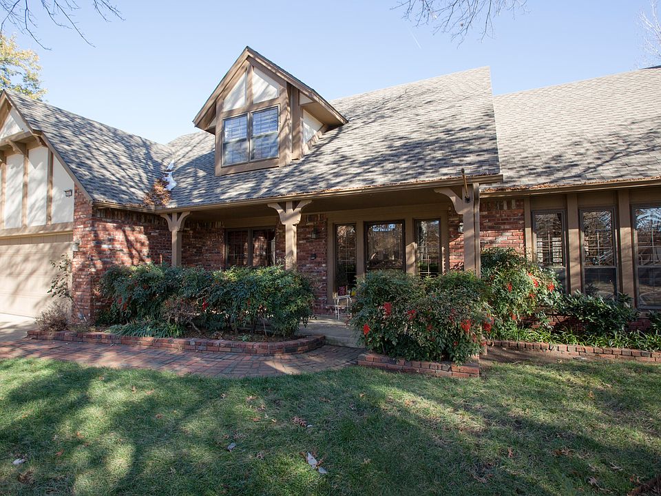 Beautifully maintained on 1/4 acre!