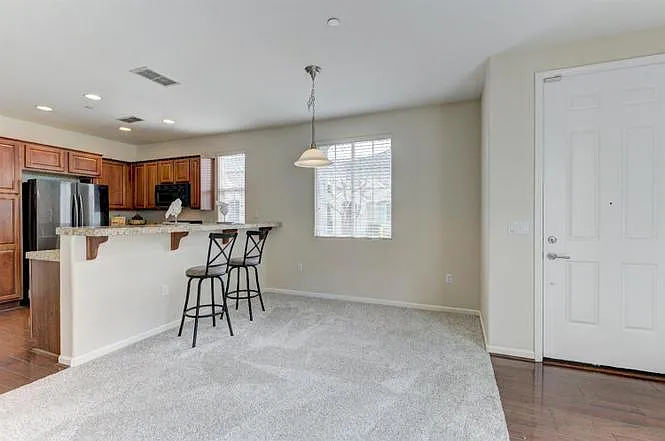 1010 Dante Cir — Photo 3