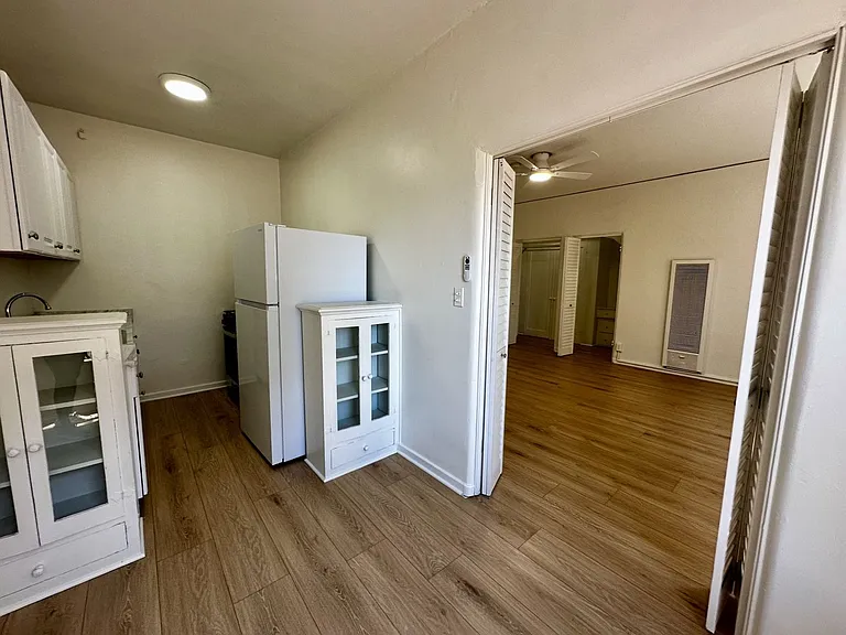 213 S Jackson St — Photo 12