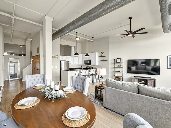 3rd image of 1951 W 26th St APT 401