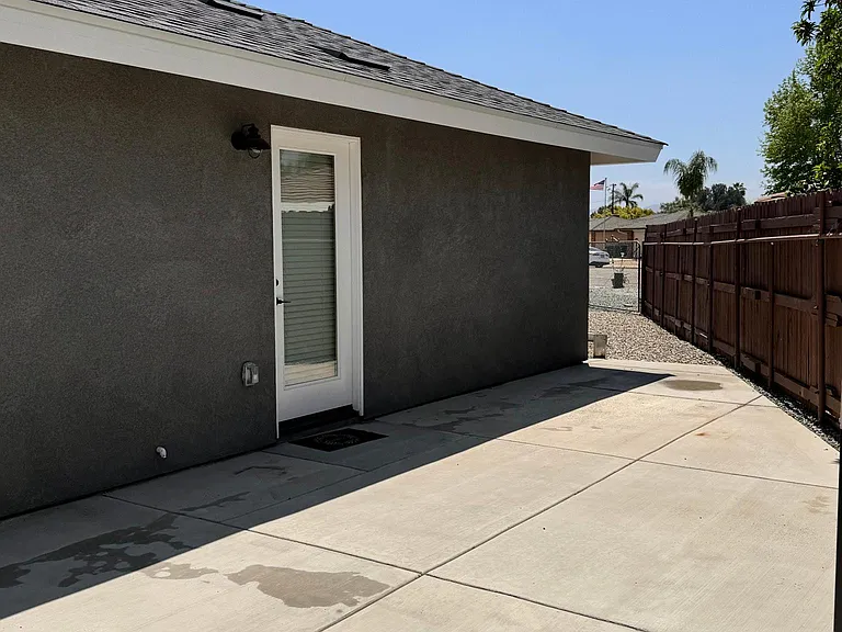 852 Cardona Pl — Photo 2