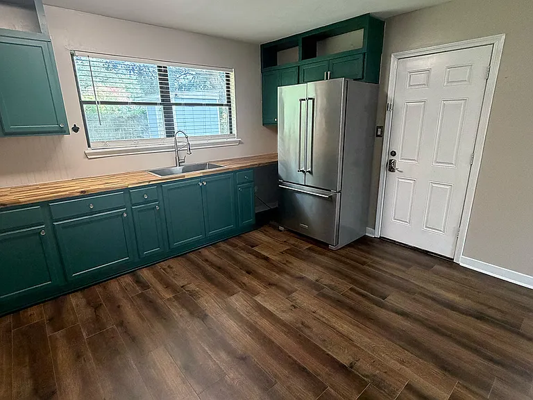 909 Clearview Ave — Photo 5