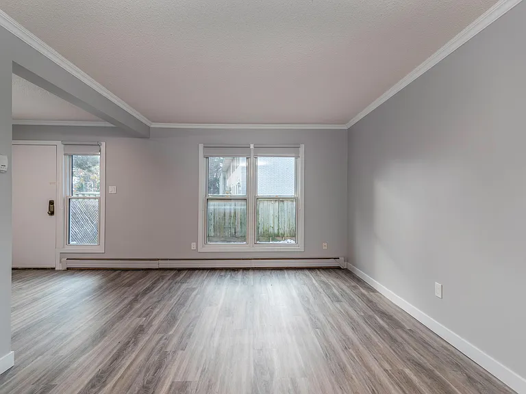 610 Surrey Ln — Photo 23