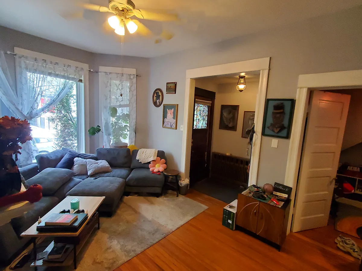 Building Photo - 1317 W Roscoe St #1