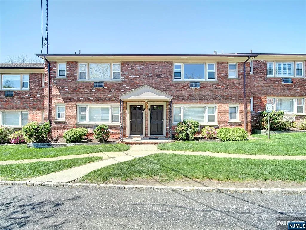 1 bed, 1.0 bath, $2,100 — Photo 2