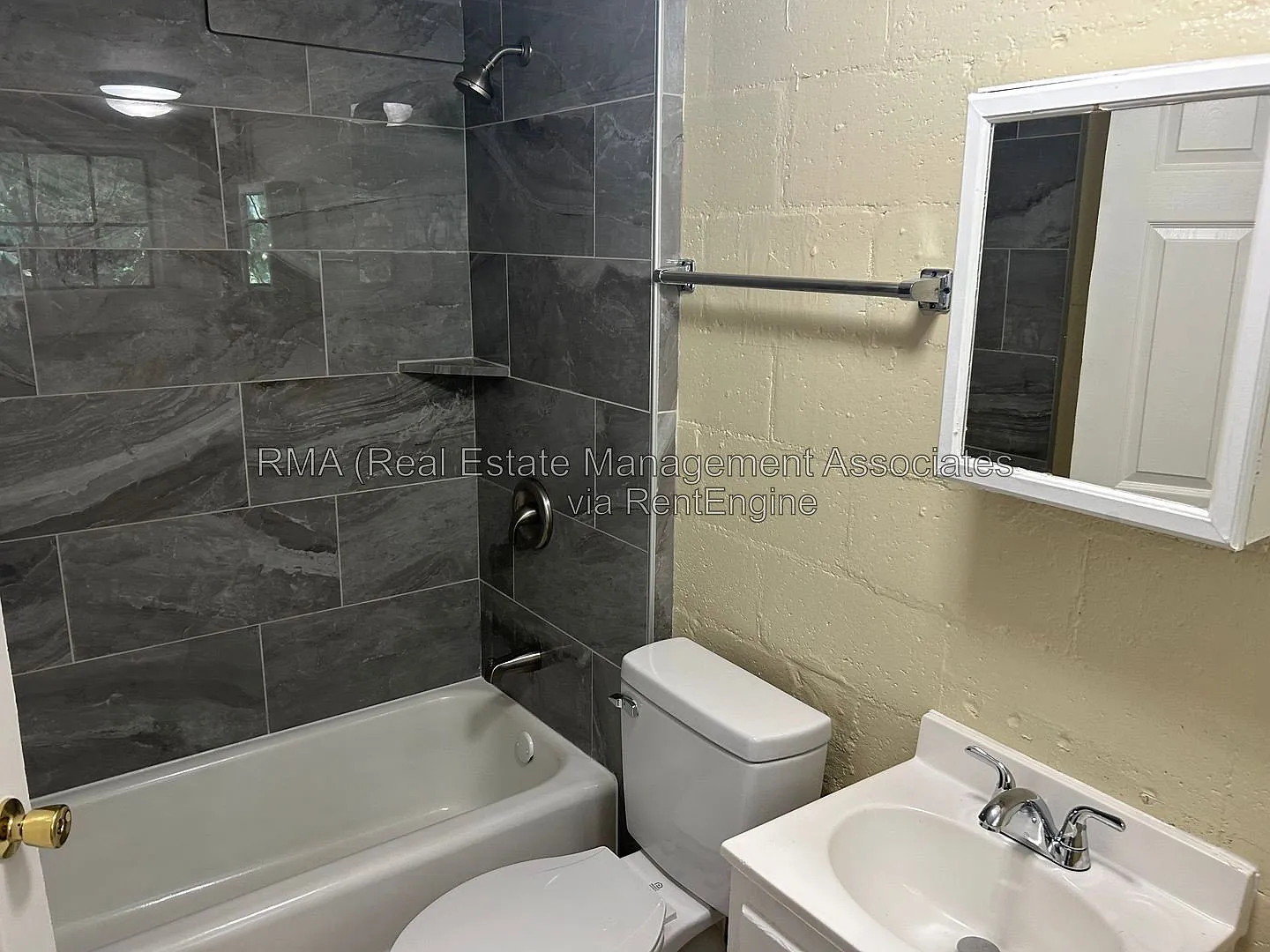 3 bed, 2.0 bath, 1200 sqft, $1,250 — Photo 4