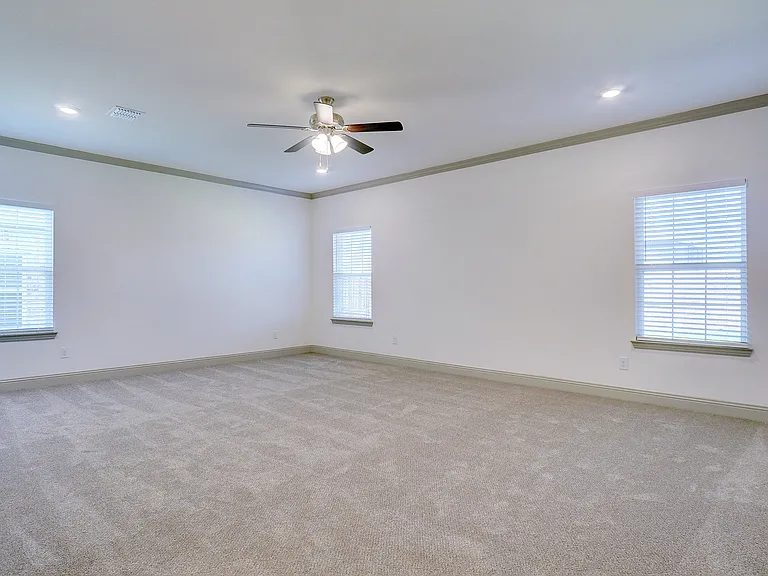 219 Community Dr — Photo 16