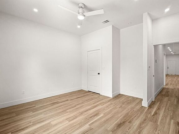 4th image of 808 W 10th St