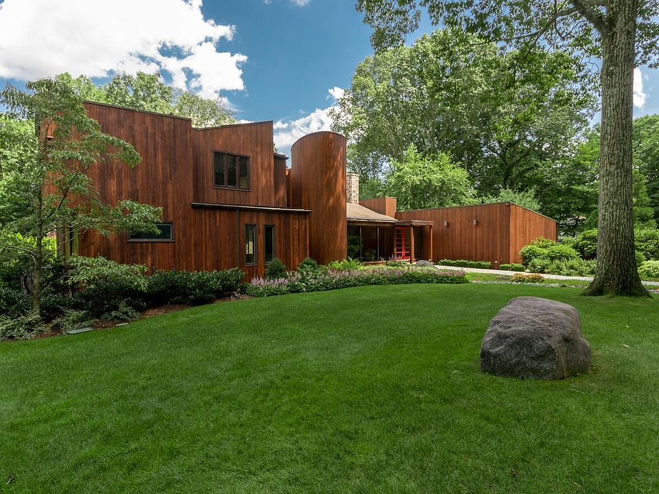 43%20Huckleberry%20Ln%20Darien%20CT-large-004-107-Exterior-1500x1000-72dpi.jpg