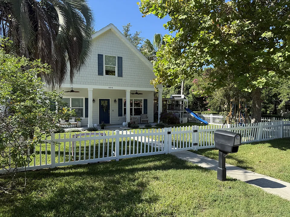 400 Elm St
