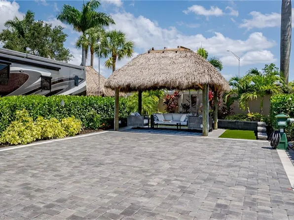 13619 Snook CIR, NAPLES, FL 34114