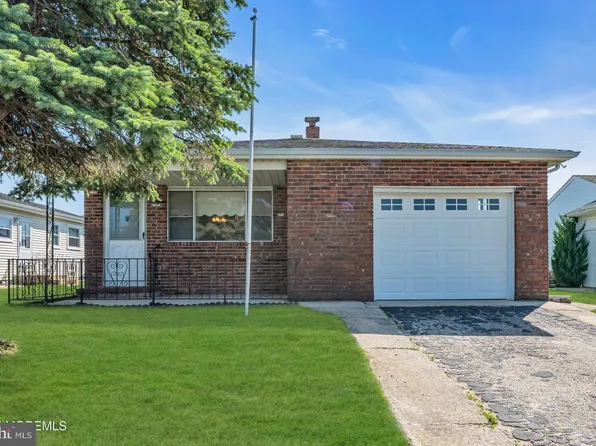 214 Bonaire Dr, Toms River, NJ 08757