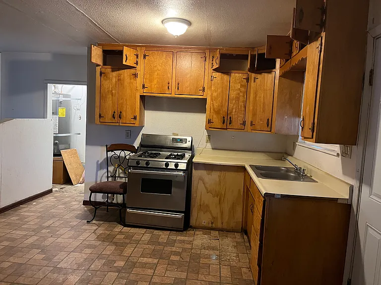 1041 Flora Ave — Photo 3