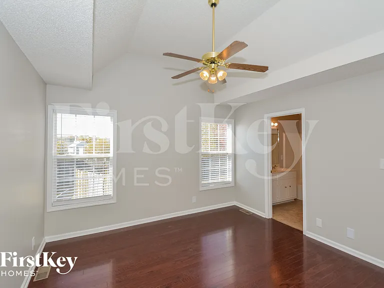 3890 Mackenzie Dr — Photo 7