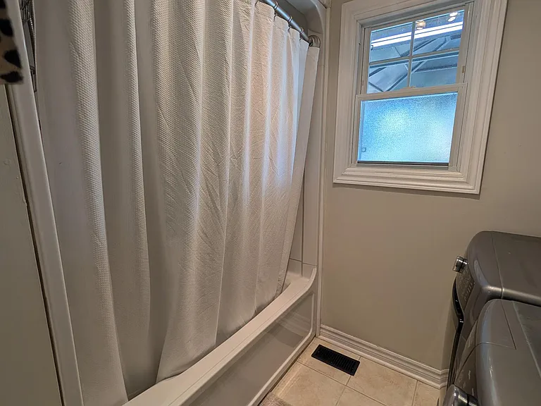 835 Pembridge Cres #HOUSE — Photo 13