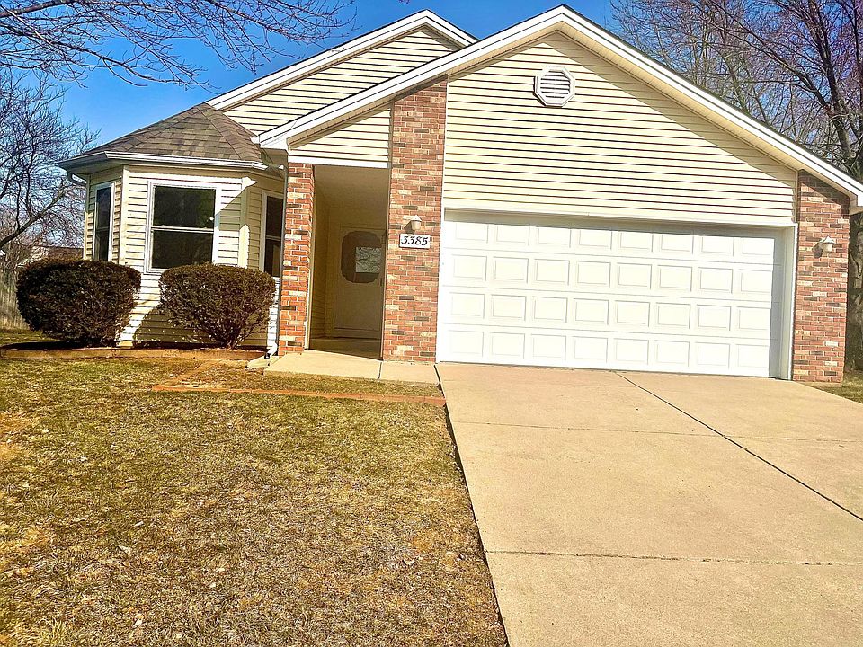 Front of the house with Drive way