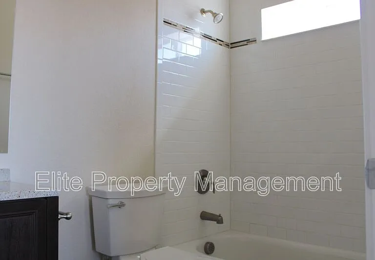 318 W Coral Dr — Photo 12