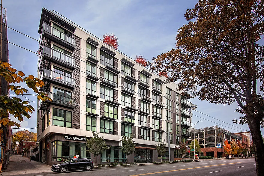 Clarendon — Photo 2