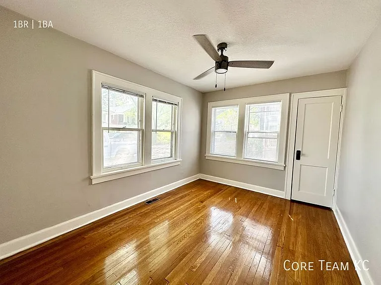 103 W 51st St #2E — Photo 9
