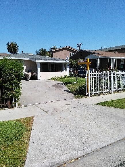 1st image of 827 E 88th St
