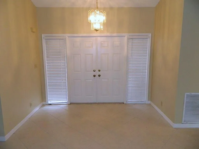 4002 NW 73rd Ave — Photo 6
