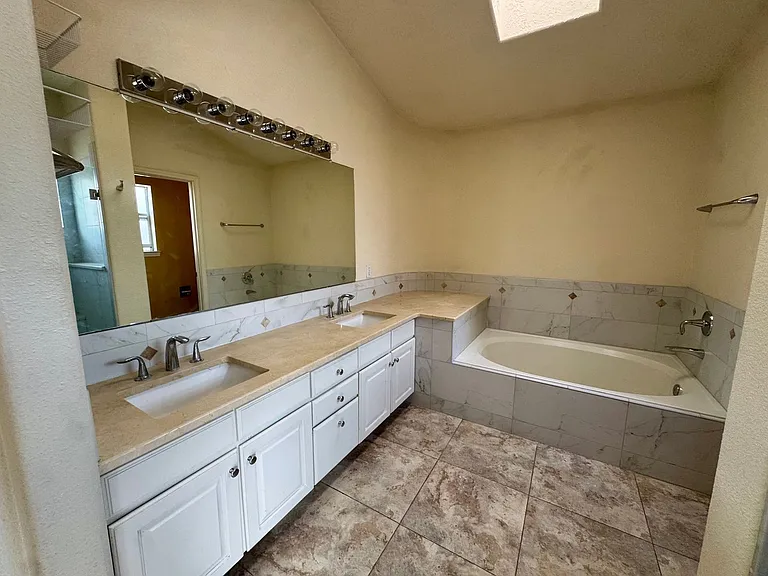 1142 Narcisco St NE — Photo 14