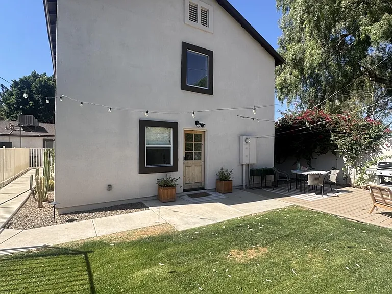 4028 E Lewis Ave — Photo 2