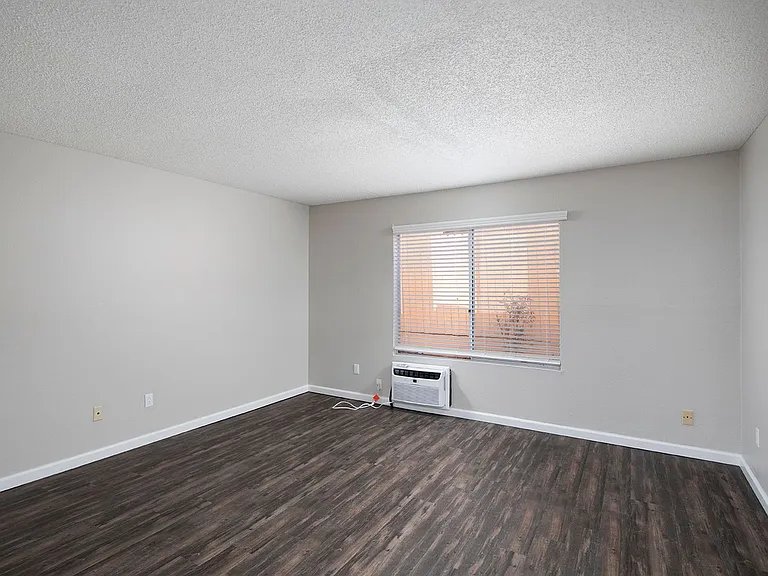 Madison Court Apartments — Photo 25