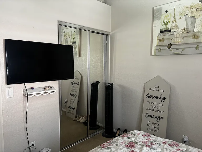 25 Santa Monica St — Photo 23